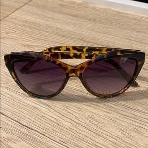 BETSEY JOHNSON sun glasses